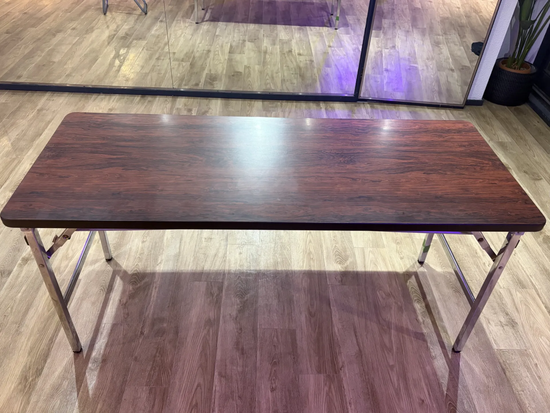 ①机（無料）（横150cm×縦60cm×高さ70cm）